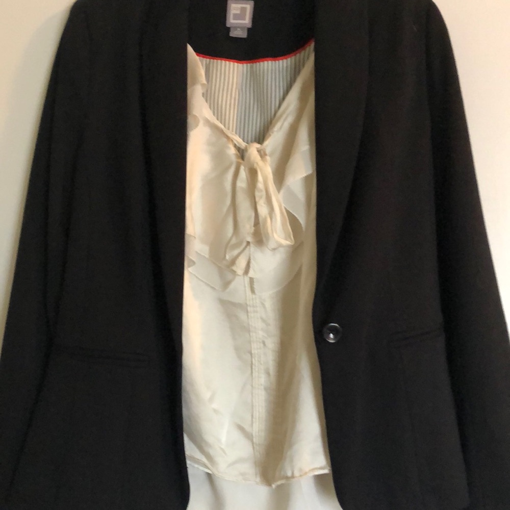 White House/Black Market - 100% Silk Blouse - Picture 8 of 8